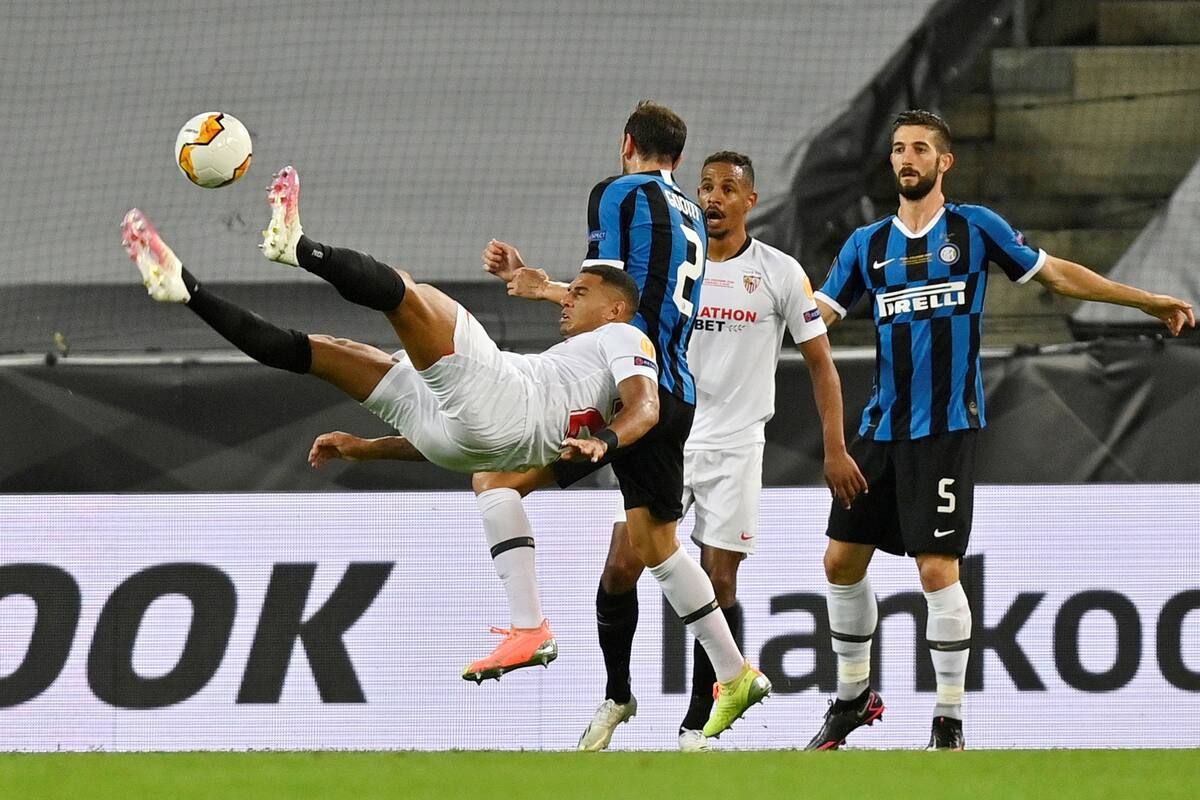 La chilena de Diego Carlos para el 3-2 de Sevilla