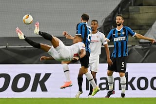 De chilena y en contra: el gol que le dio a Sevilla una nueva Europa League