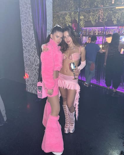La China junto con Emilia Mernes