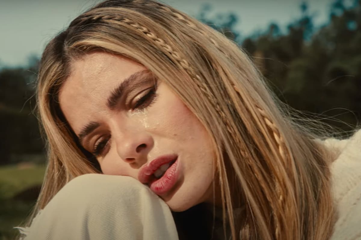 La China Suárez chocó con un auto estacionado al intentar escapar de las cámaras