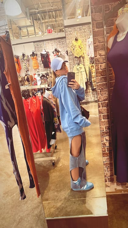 La China Suárez de visita en un shopping de Miami