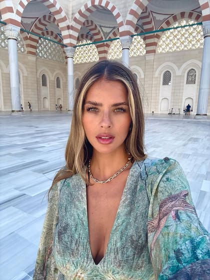 La China Suárez pasó su domingo en la mezquita y por las calles de Estambul