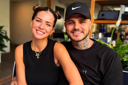 La China Suárez y Mauro Icardi se comprometieron y mostraron sus alianzas en redes sociales