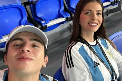 La China Suárez y Rusherking alentaron a la selección desde Qatar