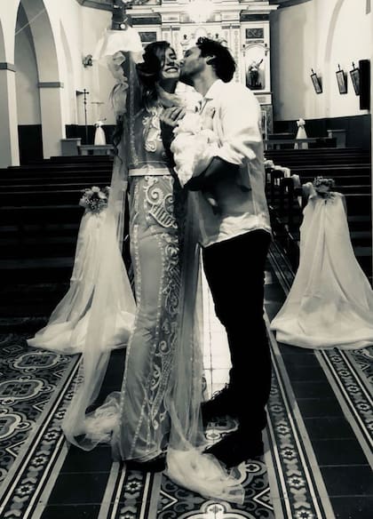 La China y Vicuña en Uruguay, acompañados de su hija, Magnolia
