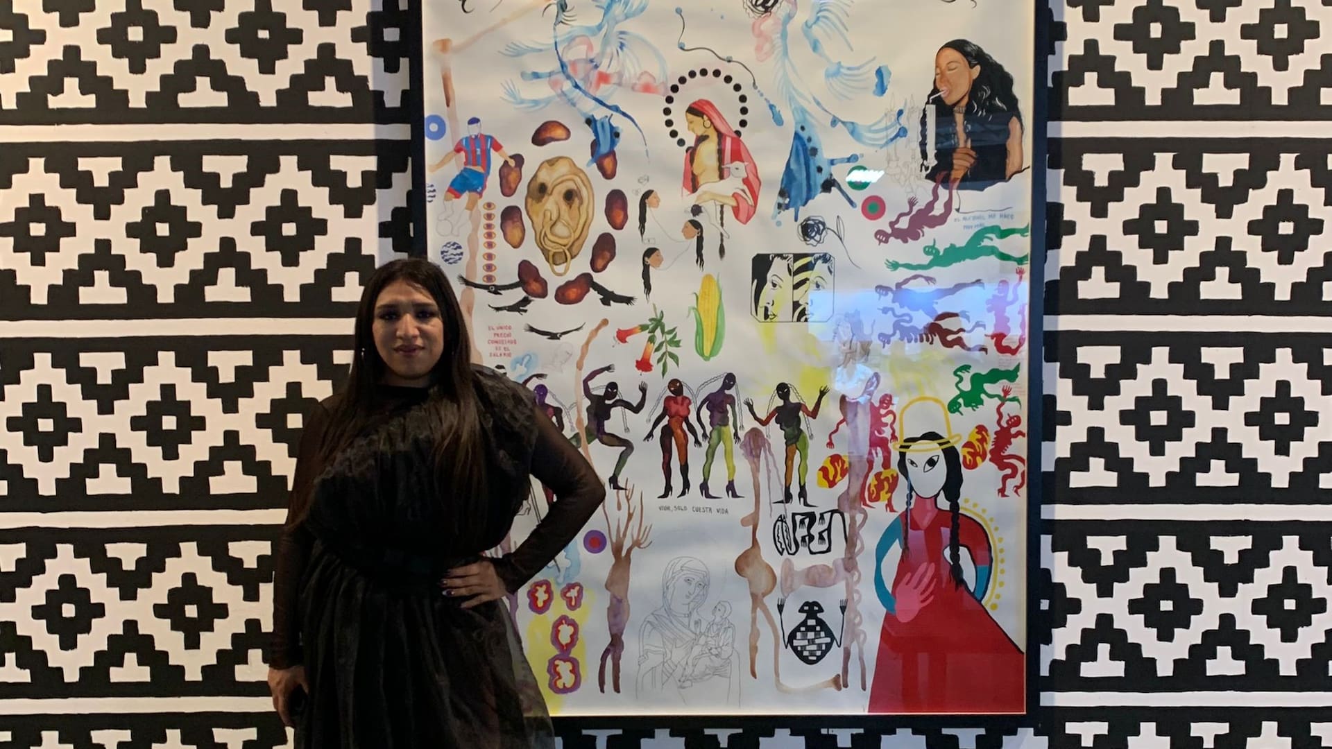 "La Chola" Poblete con la obra que compró el CA2m