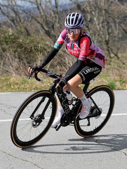 La ciclista italiana Debora Silvestri sufrió un serio accidente en la competencia San Remo Women 2026