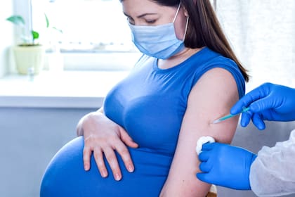 La ciencia descartó una relación causal entre la vacuna contra el Covid y el riesgo de abortos