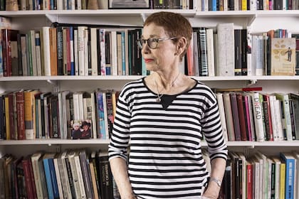 "La ciencia te lleva de la mano en un viaje de exploración por los grandes misterios del saber", dice Nora.