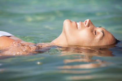 La ciencia ya lo comprobó: el contacto con el agua reduce el estrés, mejora el sueño y potencia la creatividad