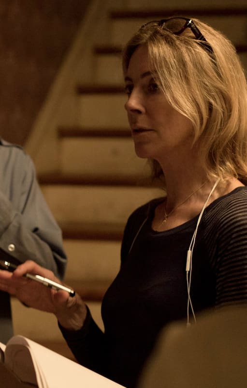 La cineasta Kathryn Bigelow filmando Detroit: zona de conflicto