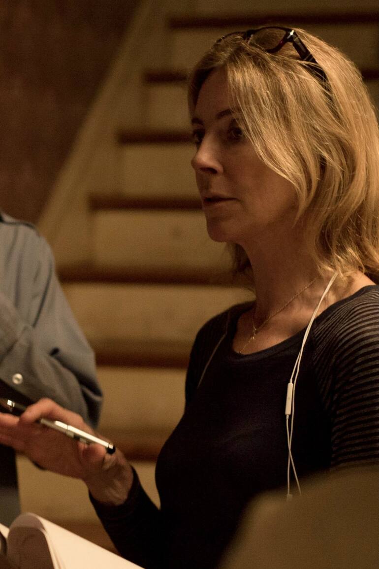 La cineasta Kathryn Bigelow filmando Detroit: zona de conflicto