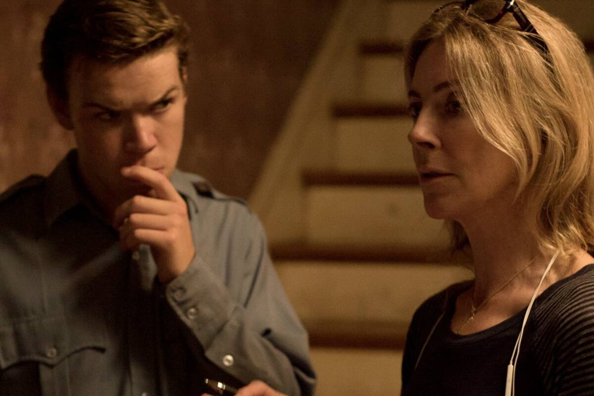 La cineasta Kathryn Bigelow filmando Detroit: zona de conflicto