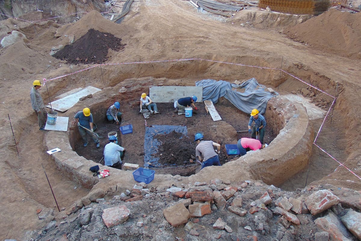 La cisterna descubierta en el casco histórico porteño. Foto: Ana Igareta