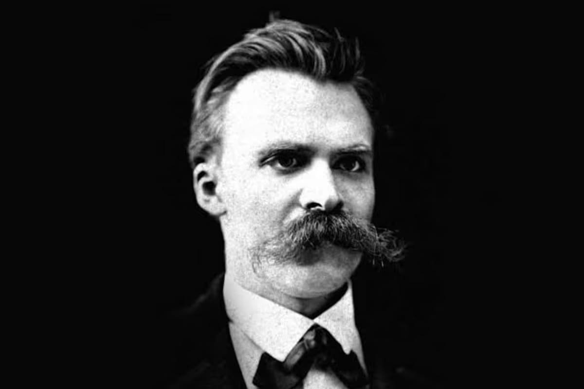 La cita del día de Friedrich Nietzsche plantea una reflexión sobre el caos que llevamos dentro