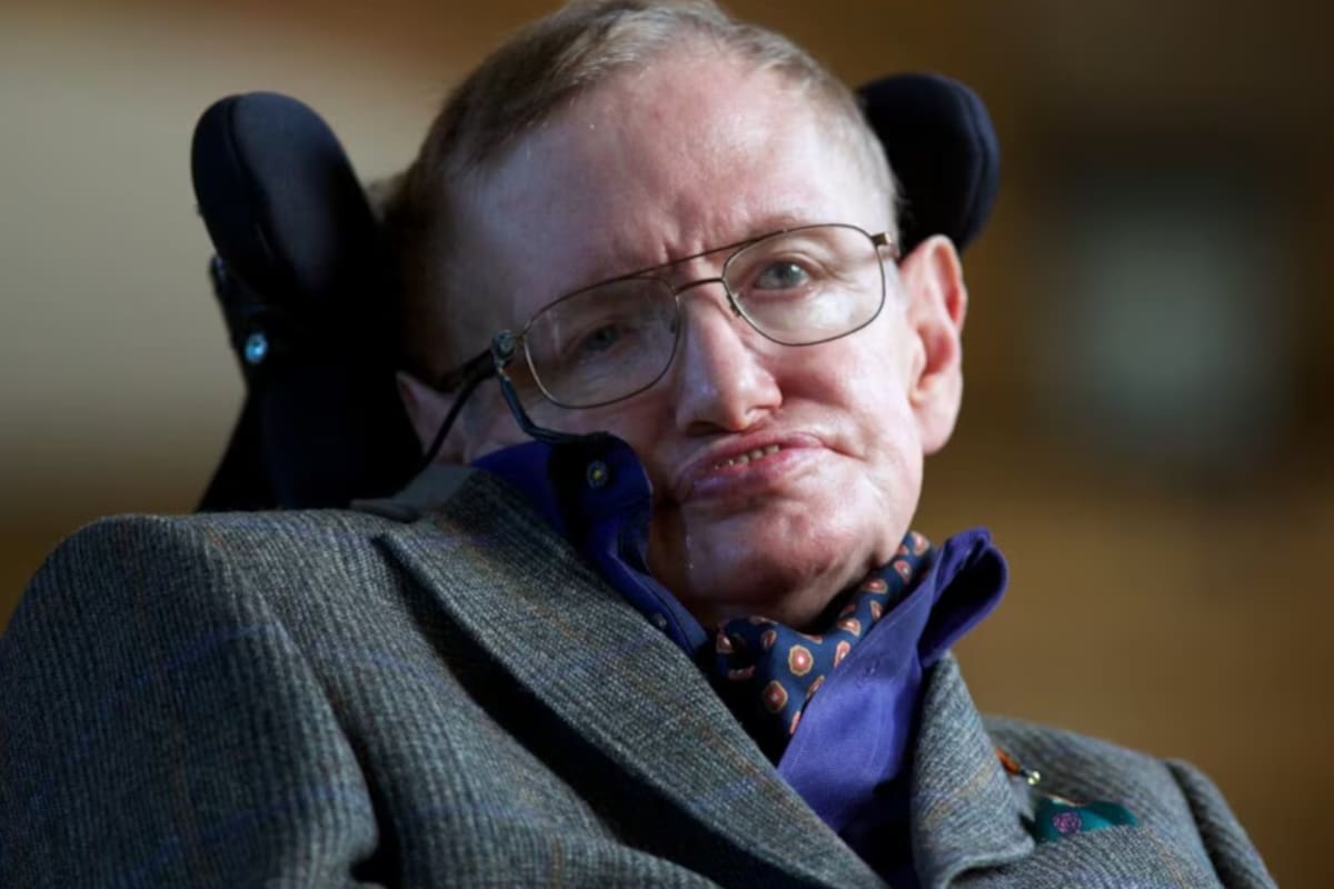 La cita del día de Stephen Hawking invita a cuestionar nuestras propias certezas. | Crédito: ANDREW COWIE / AFP