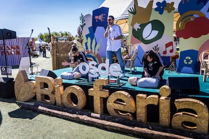 La cita fue en el escenario principal de la Bioferia. Allí fue el taller de RCP (reanimación cardiopulmonar) organizado por OSDE.