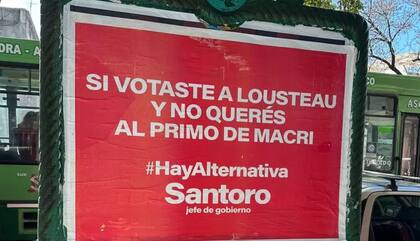 La ciudad apareció empapelada con afiches a favor de Santoro