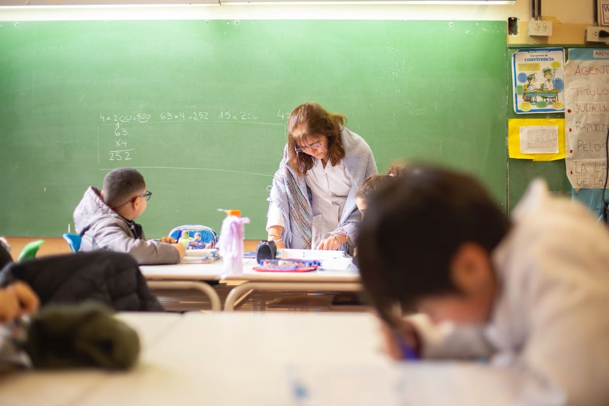 La Ciudad busca fortalecer la formación docente para mejorar la enseñanza y el nivel de aprendizaje de los chicos