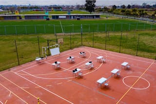 La Ciudad propone un regreso paulatino a clases en espacios abiertos