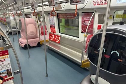 La ciudad china de Shenzhen está probando con enviar robots autónomos de reparto en el subte fuera de la hora pico para reducir el tránsito en superficie