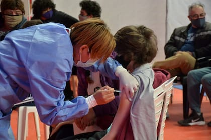 La Ciudad de Buenos Aires habilitará hoy la vacunación a menores de edad sin comorbilidades.