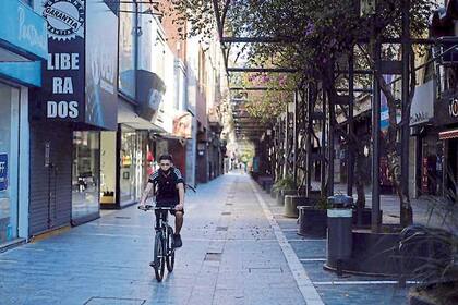 La ciudad de Córdoba sufre otra vez por las medidas de aislamiento para frenar los contagios de coronavirus,195x102mm