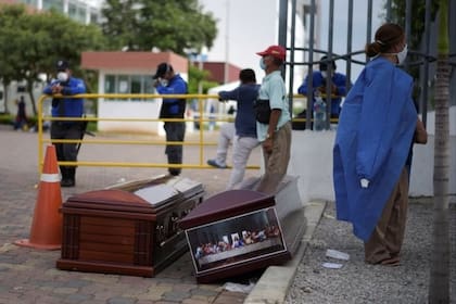 La difícil situación por la cantidad de fallecidos en Guayaquil