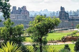 La ciudad de Hampi es conocida por las ruinas de templos y palacios centenarios