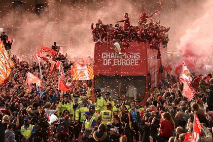 La ciudad de Liverpool recibió a los campeones