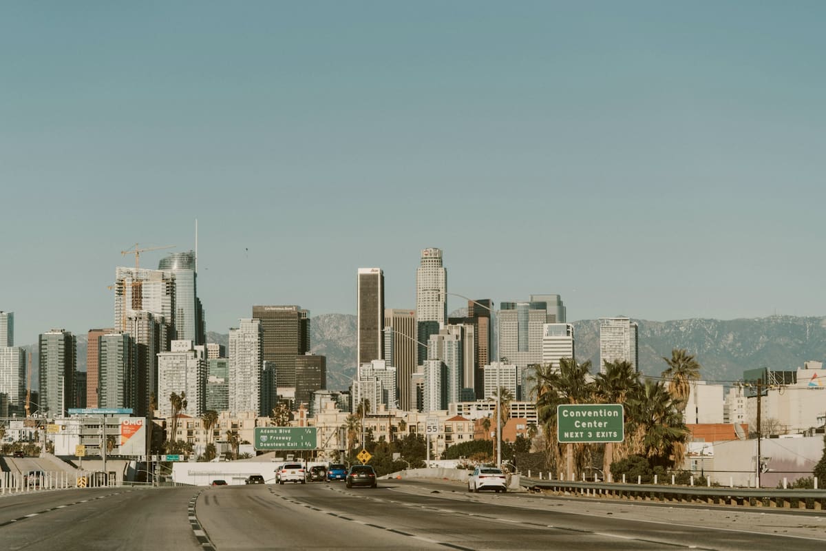 La ciudad de los Ángeles es una de las más pobladas de California; su costo de vida se califica como alto