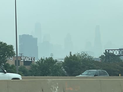 La Ciudad de los Vientos se llenó de una niebla que redujo la visibilidad de automovilistas y peatones