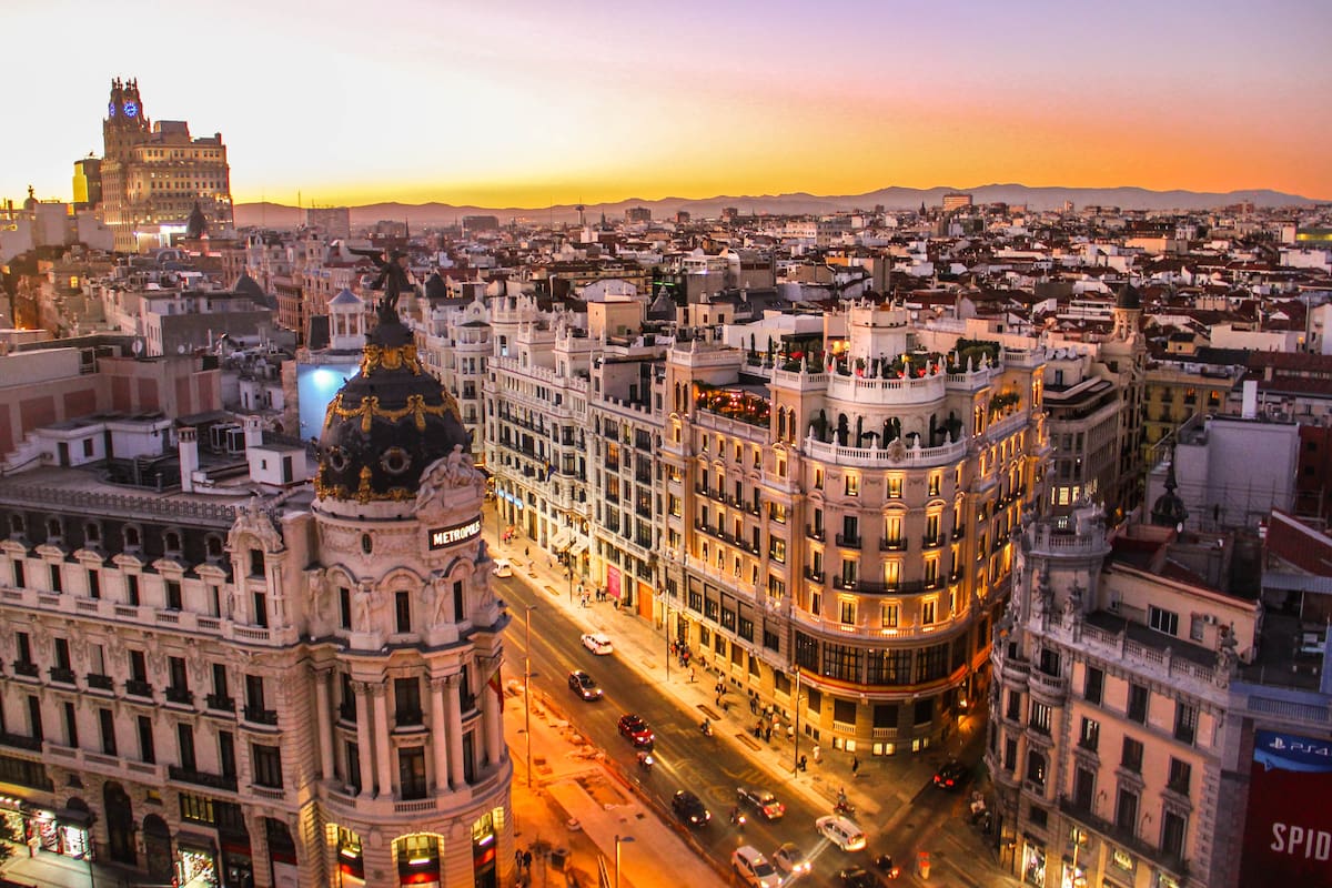 La ciudad de Madrid, el destino preferido por los jóvenes latinos que buscan emigrar a Europa
