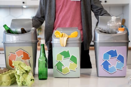 La ciudad de Nueva York aclara que los materiales orgánicos se deben poner en un recipiente para compostaje