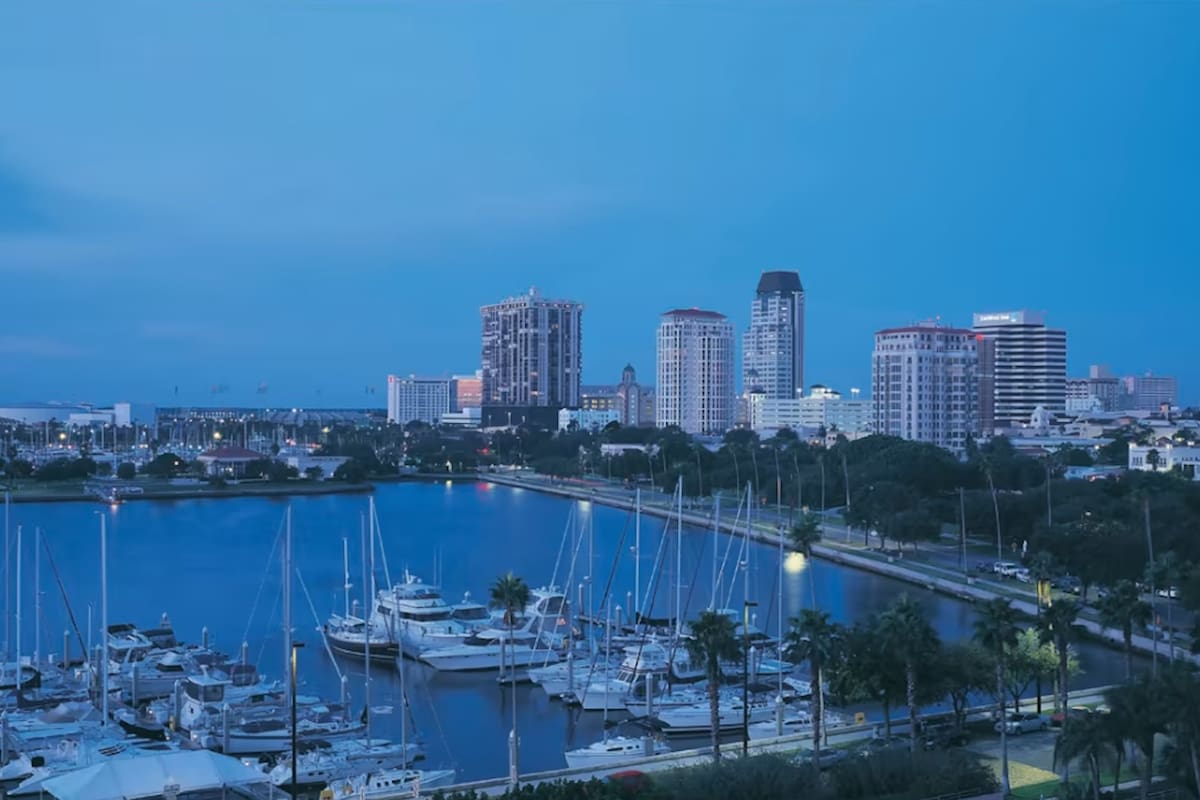 La ciudad de St. Petersburg, en la costa del golfo de Florida, destaca como una de las opciones más accesibles para vivir en EE.UU.