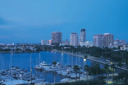 La ciudad de St. Petersburg, en la costa del golfo de Florida, destaca como una de las opciones más accesibles para vivir en EE.UU.
