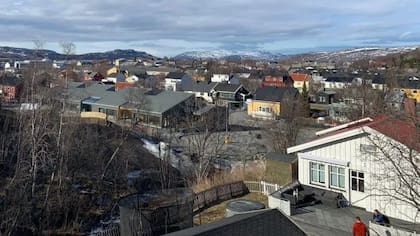 La ciudad fronteriza de Kirkenes ha sentido el impacto económico de la guerra en Ucrania, con la desaparición de los visitantes rusos y del comercio transfronterizo.
