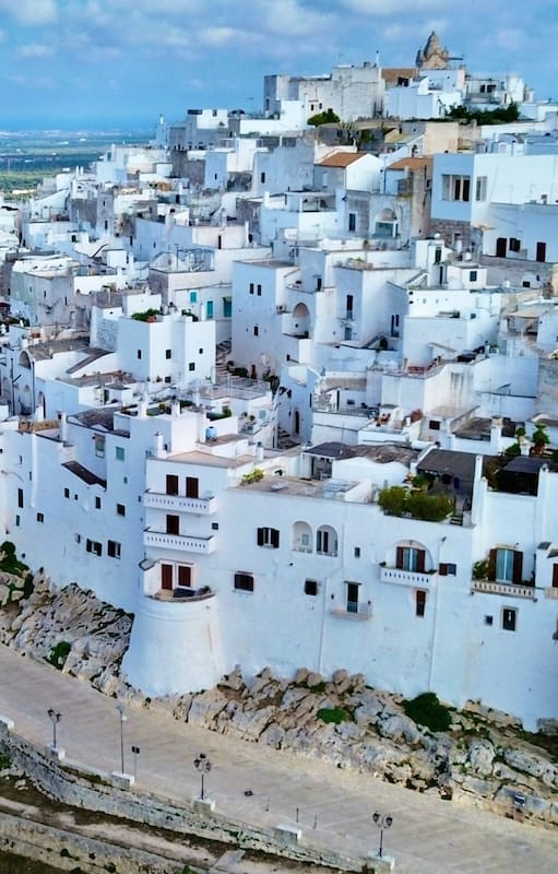 La ciudad impacta por su arquitectura y sus vistas