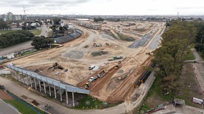 La Ciudad invierte unos 100.000.000 de dólares en la renovación del autódromo Gálvez y quiere hacerlos rendir; para 2027 tiene previsto recibir MotoGP, y anhela F. 1 para más adelante.