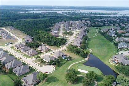 La ciudad más segura de Texas se caracteriza por tener un entorno campestre, colinas ondulantes y extensos campos de golf