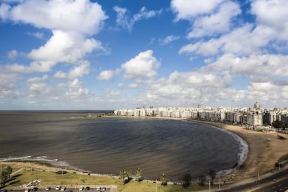 La ciudad que mira al mar dulce y se alimenta de su inmensidad, su energía, su libertad.