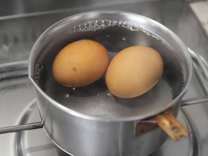 La clara y la yema logran su consistencia ideal a diferentes temperaturas.