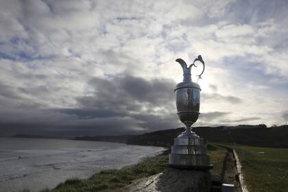 La Claret Jug, el tradicional trofeo del Abierto Británico, y un panorama sombrío