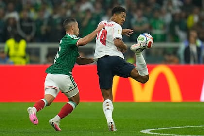 La clase de Jude Bellingham para controlar la pelota ante Erik Lira