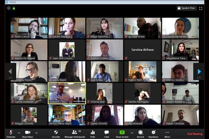 La clase magistral de la Maestría la dictó el periodista Diego Cabot vía zoom