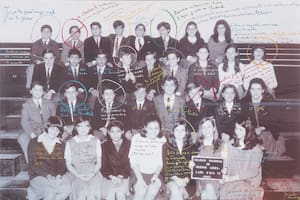"La clase,1er Año, 6ta División, 1967-1996", fotografía intervenida por Marcelo Brodsky que integra colecciones de varios museos
