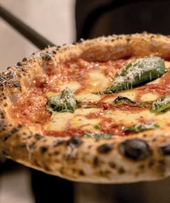 Cuáles son y dónde quedan las dos pizzerías argentinas elegidas entre las mejores del mundo