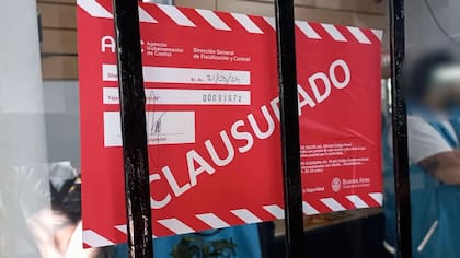 La clausura del bar de la calle Salta al 700 usado por el "bicidealer" de Monserrat