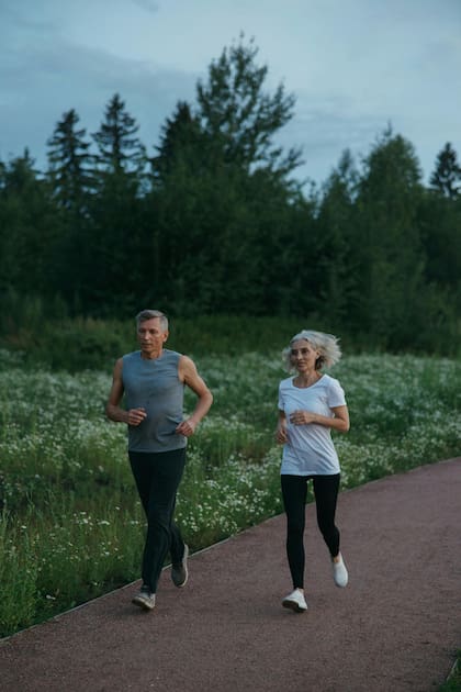 La clave para prevenir la demencia o el Alzheimer es caminar entre 3000 y 5000 pasos al día