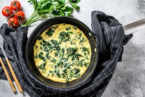 La clave para que las tortillas no se peguen es calentar bien la sartén.